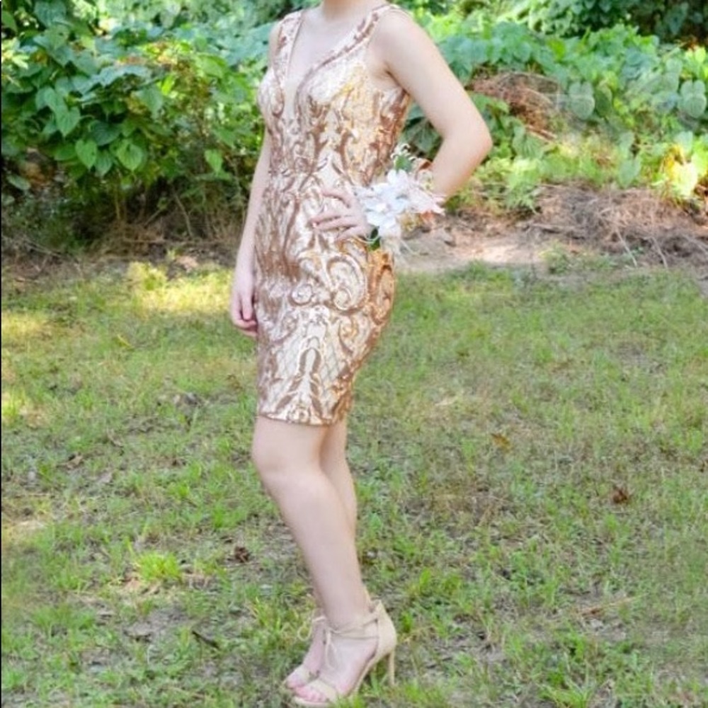 Rose gold sparkely (homecoming) dress